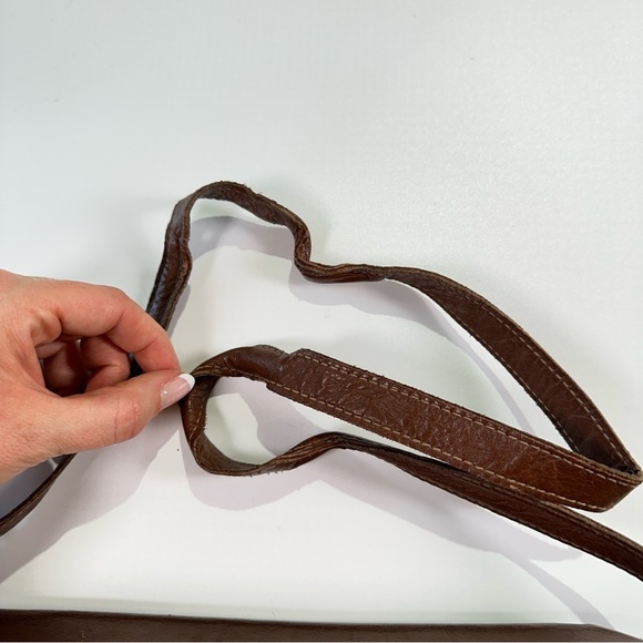 Hinson vintage leather crossbody bag top grain brass hardware - Picture 14 of 15